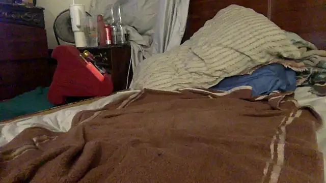 bubblebut420 online show from October 12, 2025, 7:40 am