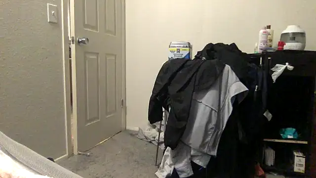 bubblebut420 online show from November 21, 2025, 1:10 pm