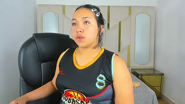 IsabellRodriguez18 online show from November 25, 2025, 6:13 am