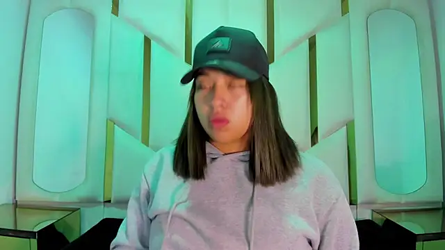 IsabellRodriguez18 online show from April 13, 2026, 3:45 am