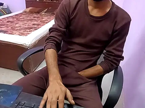 Snapshot of IamRentedBoybfriend chatting on January 14, 2026, 2:28 am IamRentedBoybfriend online show from January 14, 2026, 2:28 am