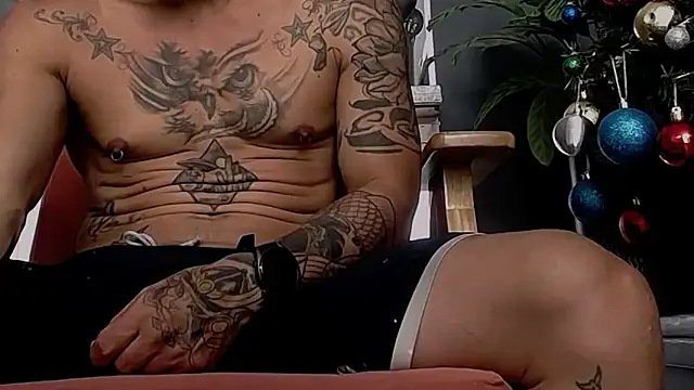 Snapshot of callme_douglas chatting on December 18, 2025, 2:34 pm callme douglas online show from December 18, 2025, 2:34 pm