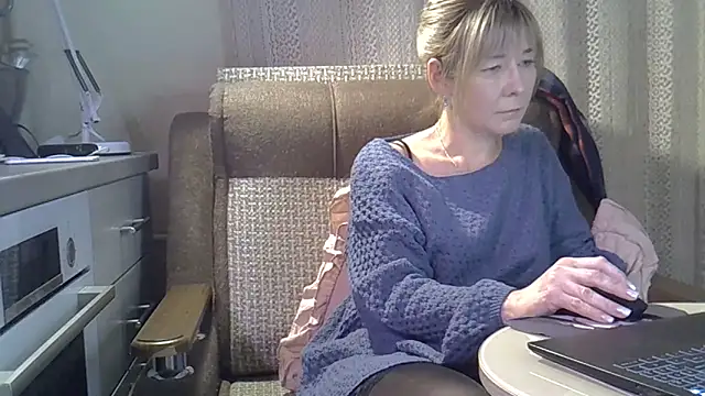 Snapshot of EllaJohnsonX chatting on January 18, 2026, 4:33 pm EllaJohnsonX online show from January 18, 2026, 4:33 pm