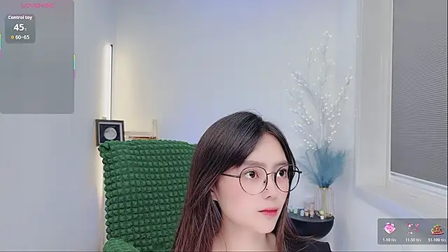 Natasha2025 online show from November 12, 2025, 5:02 pm