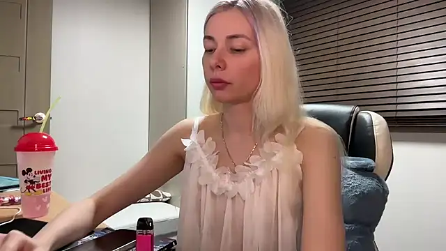 Snapshot of yunasuka chatting on January 9, 2025, 12:09 pm yunasuka online show from January 9, 2025, 12:09 pm