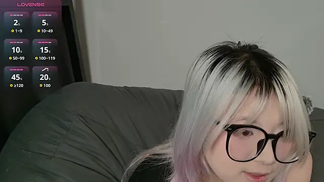 Snapshot of Yu_UwU_ chatting on February 15, 2026, 2:14 pm Yu UwU online show from February 15, 2026, 2:14 pm