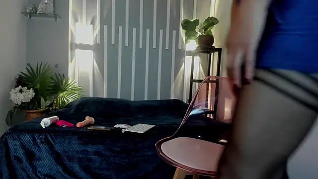 Samantha  cooper online show from March 7, 2025, 10:35 am