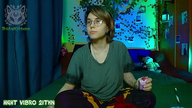 TrickyKitsune online show from May 11, 2026, 4:04 pm