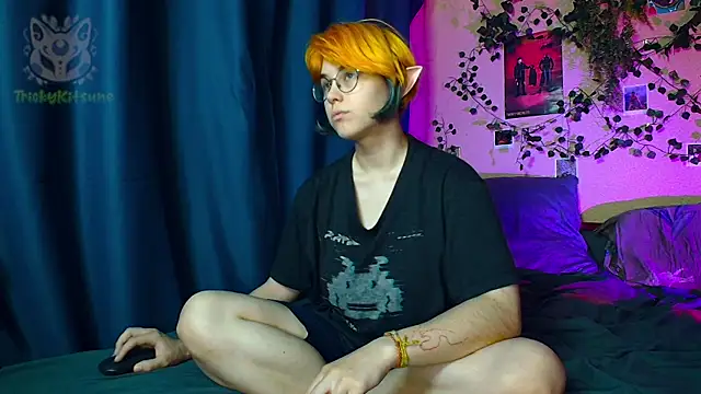 TrickyKitsune online show from July 4, 2026, 4:02 pm