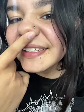 Snapshot of pretty_angela1 chatting on January 1, 2025, 5:44 pm pretty angela1 online show from January 1, 2025, 5:44 pm