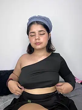 Snapshot of pretty_angela1 chatting on February 3, 2025, 1:30 am pretty angela1 online show from February 3, 2025, 1:30 am