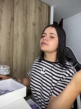 Snapshot of pretty_angela1 chatting on December 4, 2025, 12:25 pm pretty angela1 online show from December 4, 2025, 12:25 pm