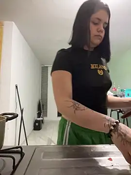 Snapshot of pretty_angela1 chatting on December 5, 2025, 12:30 am pretty angela1 online show from December 5, 2025, 12:30 am