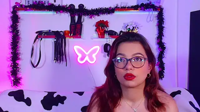 Snapshot of EmiF26 chatting on October 28, 2025, 2:15 am EmiF26 online show from October 28, 2025, 2:15 am