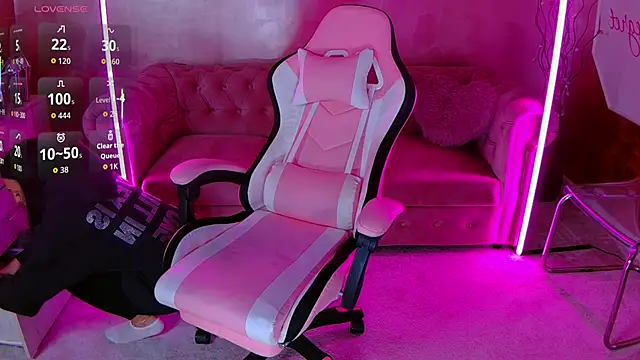 evanew  online show from October 2, 2025, 4:25 pm