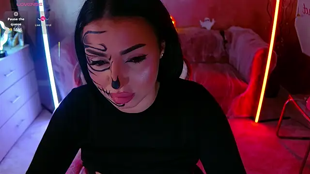 evanew  online show from October 31, 2025, 6:42 pm