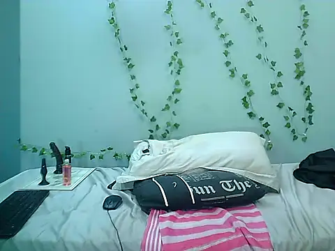 TAMARADEEXXL1989 online show from December 30, 2024, 11:06 pm