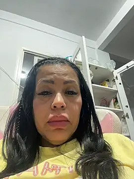 KarolRubi1 online show from May 27, 2026, 1:57 am