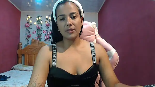 Coral0403 online show from May 4, 2026, 6:59 pm