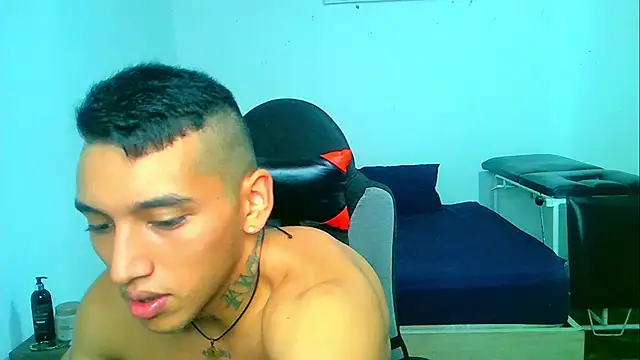 Snapshot of David_Adams2003 chatting on January 4, 2025, 2:04 pm David Adams2003 online show from January 4, 2025, 2:04 pm