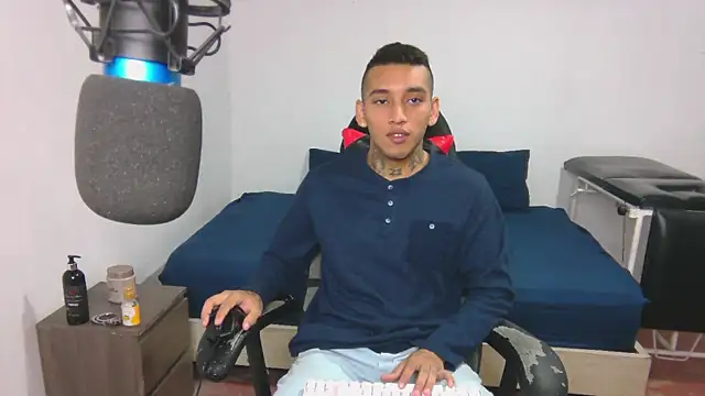 Snapshot of David_Adams2003 chatting on January 5, 2025, 2:19 pm David Adams2003 online show from January 5, 2025, 2:19 pm