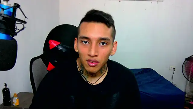 Snapshot of David_Adams2003 chatting on January 10, 2025, 2:13 pm David Adams2003 online show from January 10, 2025, 2:13 pm