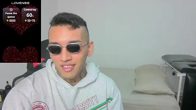 Snapshot of David_Adams2003 chatting on February 20, 2025, 1:40 pm David Adams2003 online show from February 20, 2025, 1:40 pm