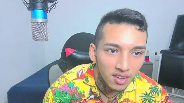 Snapshot of David_Adams2003 chatting on March 1, 2025, 1:51 pm David Adams2003 online show from March 1, 2025, 1:51 pm