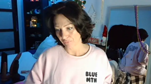 AlessasRoom online show from December 5, 2025, 4:43 am