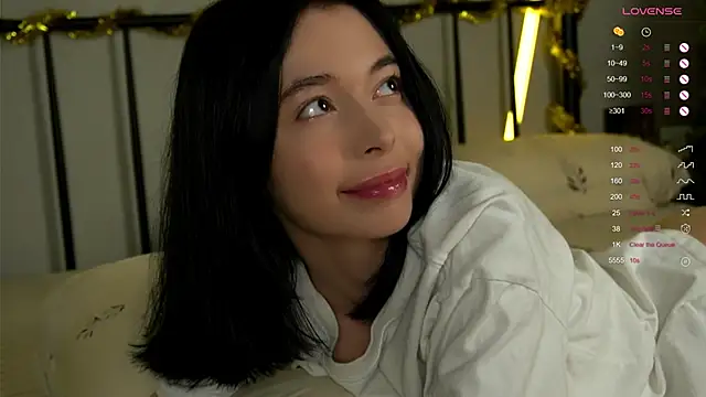 LittleOriana online show from December 19, 2025, 5:25 am