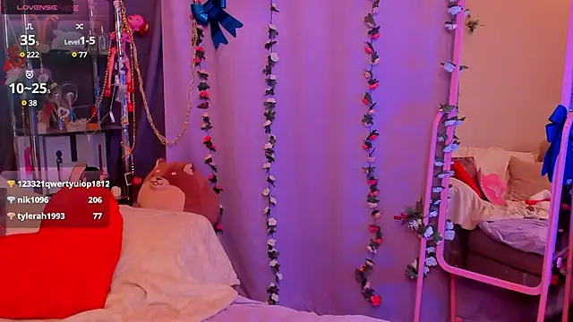 Snapshot of AliceOfWonders chatting on January 5, 2025, 8:54 am AliceOfWonders online show from January 5, 2025, 8:54 am