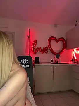 Snapshot of SOFYandMIKE chatting on February 13, 2026, 8:49 pm SOFYandMIKE online show from February 13, 2026, 8:49 pm