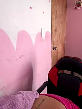 Snapshot of emmariders2 chatting on December 22, 2025, 1:30 pm emmariders2 online show from December 22, 2025, 1:30 pm