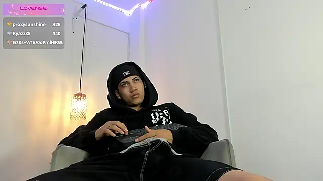 Br4ndxpimm online show from October 14, 2025, 3:35 pm