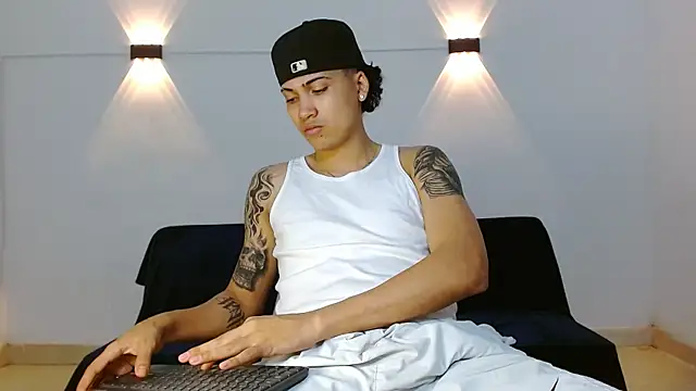 Snapshot of Br4ndxpimm chatting on December 19, 2025, 2:02 pm Br4ndxpimm online show from December 19, 2025, 2:02 pm