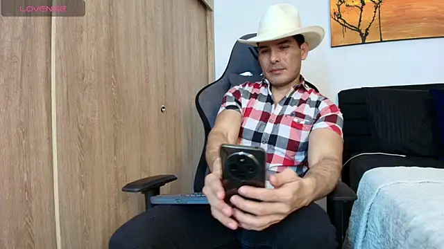 Snapshot of Andrewstelle_coleman chatting on April 15, 2026, 2:40 am Andrewstelle coleman online show from April 15, 2026, 2:40 am