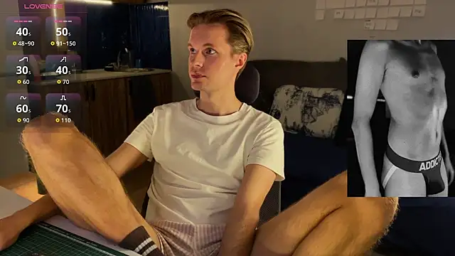 Snapshot of Leonnextdoor chatting on February 8, 2026, 6:11 pm Leonnextdoor online show from February 8, 2026, 6:11 pm