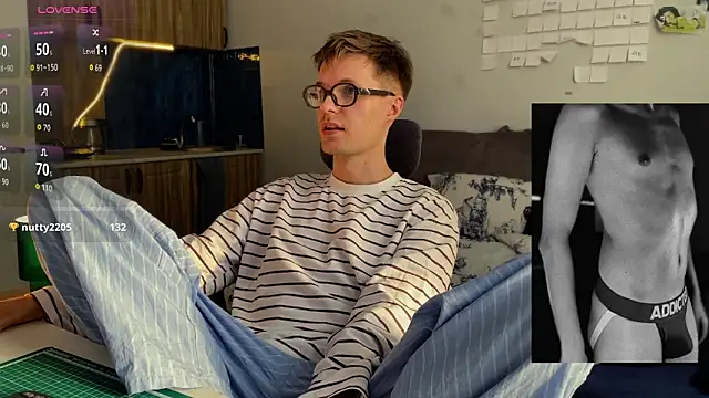 Snapshot of Leonnextdoor chatting on February 25, 2026, 10:03 am Leonnextdoor online show from February 25, 2026, 10:03 am