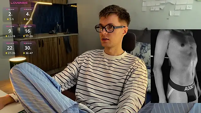 Snapshot of Leonnextdoor chatting on February 26, 2026, 4:00 am Leonnextdoor online show from February 26, 2026, 4:00 am