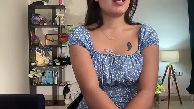 Snapshot of roseofvenom chatting on November 4, 2025, 7:57 pm roseofvenom online show from November 4, 2025, 7:57 pm