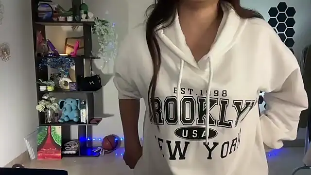 Snapshot of roseofvenom chatting on November 12, 2025, 6:19 pm roseofvenom online show from November 12, 2025, 6:19 pm