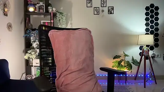 Snapshot of roseofvenom chatting on December 1, 2025, 6:02 pm roseofvenom online show from December 1, 2025, 6:02 pm