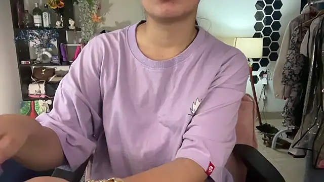 Snapshot of roseofvenom chatting on February 12, 2026, 6:36 pm roseofvenom online show from February 12, 2026, 6:36 pm