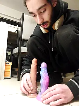 Snapshot of Levi_Latino chatting on February 6, 2025, 12:43 am Levi Latino online show from February 6, 2025, 12:43 am