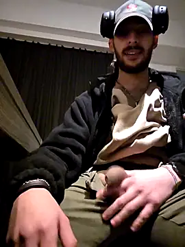 Snapshot of Levi_Latino chatting on February 9, 2026, 8:13 pm Levi Latino online show from February 9, 2026, 8:13 pm