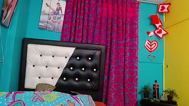 valerie mase online show from November 4, 2025, 7:13 pm