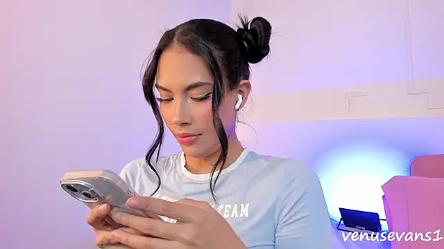 Snapshot of VenusEvans1 chatting on December 5, 2025, 2:58 pm VenusEvans1 online show from December 5, 2025, 2:58 pm