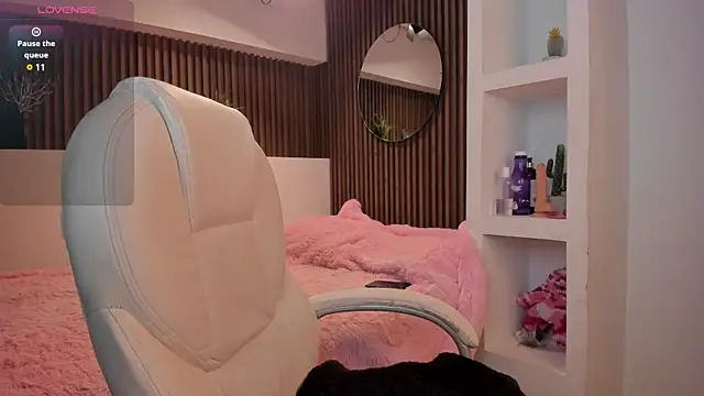 Camila dupont online show from March 17, 2025, 9:02 pm