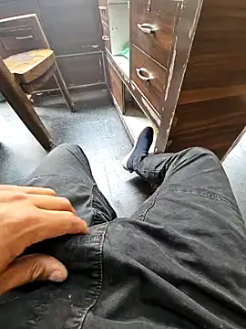 Snapshot of pyasevickybabu563 chatting on March 13, 2025, 4:27 am pyasevickybabu563 online show from March 13, 2025, 4:27 am