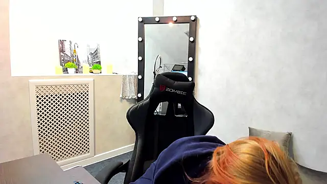 ElizabethHarpper online show from February 12, 2025, 11:18 am